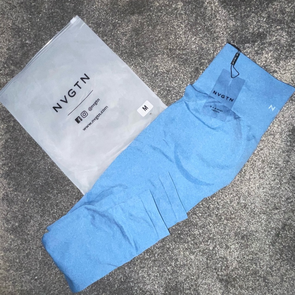 NWT nvgtn sky blue contour leggings